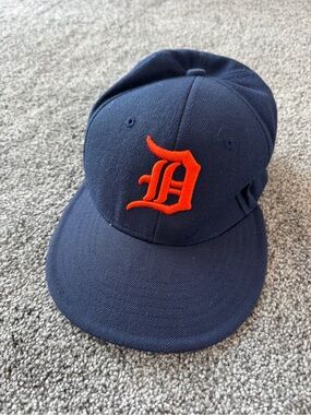 Detroit Tigers Fitted Men's Baseball Cap Size Small